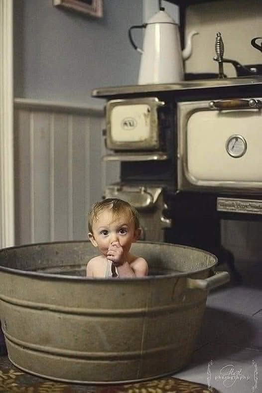 ziekenverzorger's tweet image. Zo gingen vroeger de #kinderen in #bad 🛁