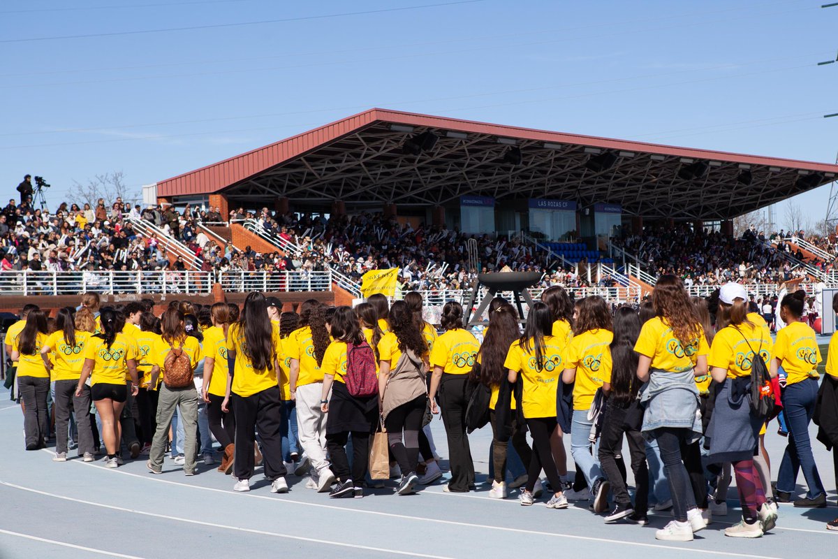 AmptaFGLorca's tweet photo. Quedan inauguradas las Olimpiadas Escolares de las Rozas 2025! Gracias a los alumnos y alumnas del IES Federico García Lorca por su participación @IES_FGL https://t.co/cYJyj5yQPL