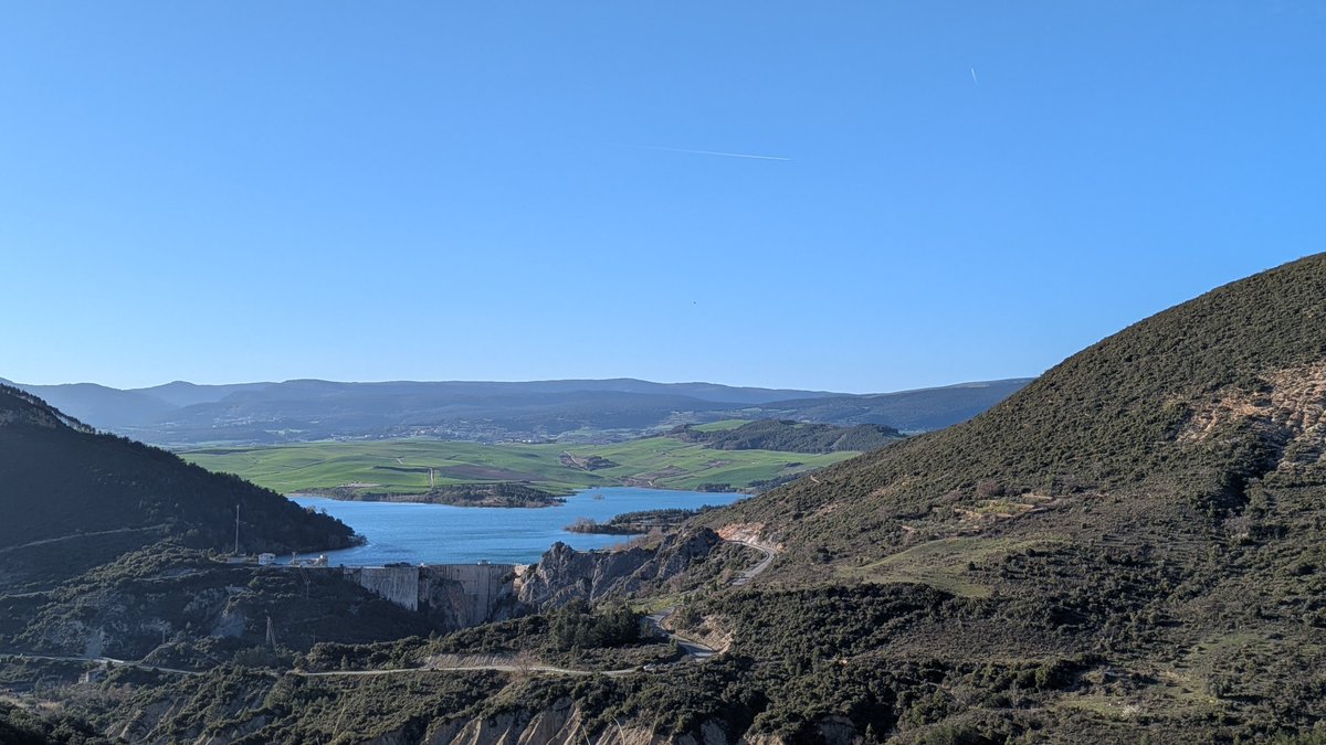 Jose15Josemari's tweet photo. #compartetuatardecer
#ilunabarra
#Spring
#Atardecer en el pantano de #Alloz
A disfrutar del mundo de los sueños y que se cumplan. https://t.co/aUXAHHt5U9