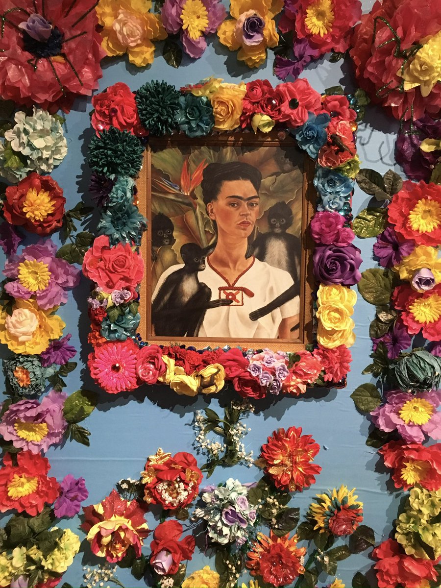 course8cheduler's tweet photo. #AlphabetChallenge #WeekMforMulticoloured
Frida Kahlo
Self Portrait with Monkeys
1943 https://t.co/yK4d5VyJUX