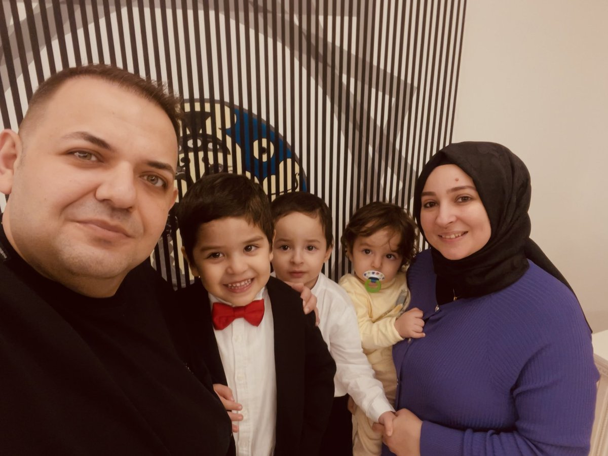 Kahkahaların bol, sofraların bereketli, çocukların şeker tadında olduğu bir bayram olsun!

Sağlıkla, muhabbetle, neşeyle…
Bayramımız kutlu, kalplerimiz huzur dolu olsun!