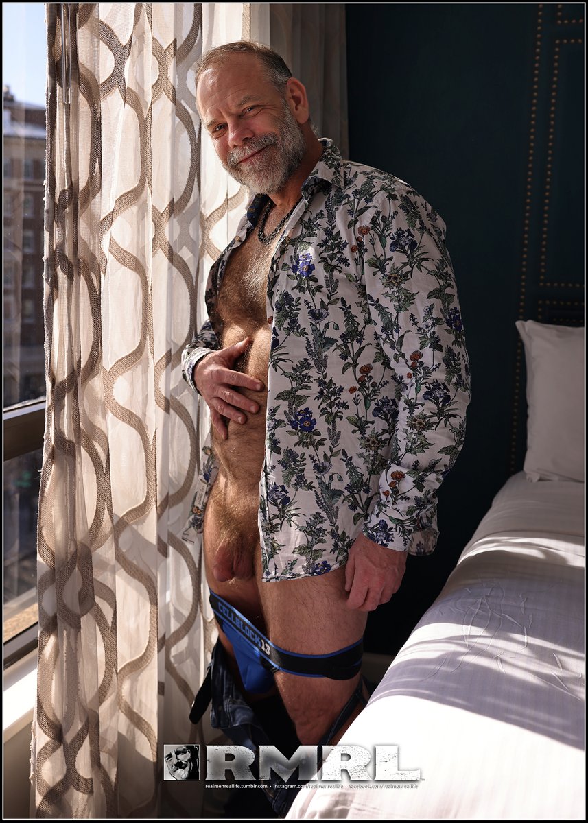 realmenreallife's tweet photo. John opened the blinds, and let the sun shine in on him. (Part 2) 🐻🌞🔥 https://t.co/9hoZrw1oRP
