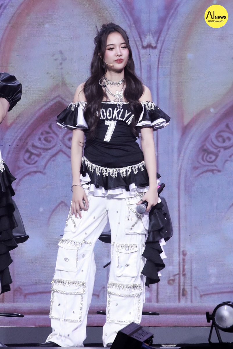 AllNews_th's tweet image. พี่ฟรีนคนเท่!!! “ฟรีน สโรชา” ในงาน LOVE OVERLOAD : FREENBECKY 1st FANMEETING IN BANGKOK

FREENBECKY LOVE OVERLOAD
#srchafreen 
#ฟรีนเบค1stFanmeet
#FreenBecky #ฟรีนเบค