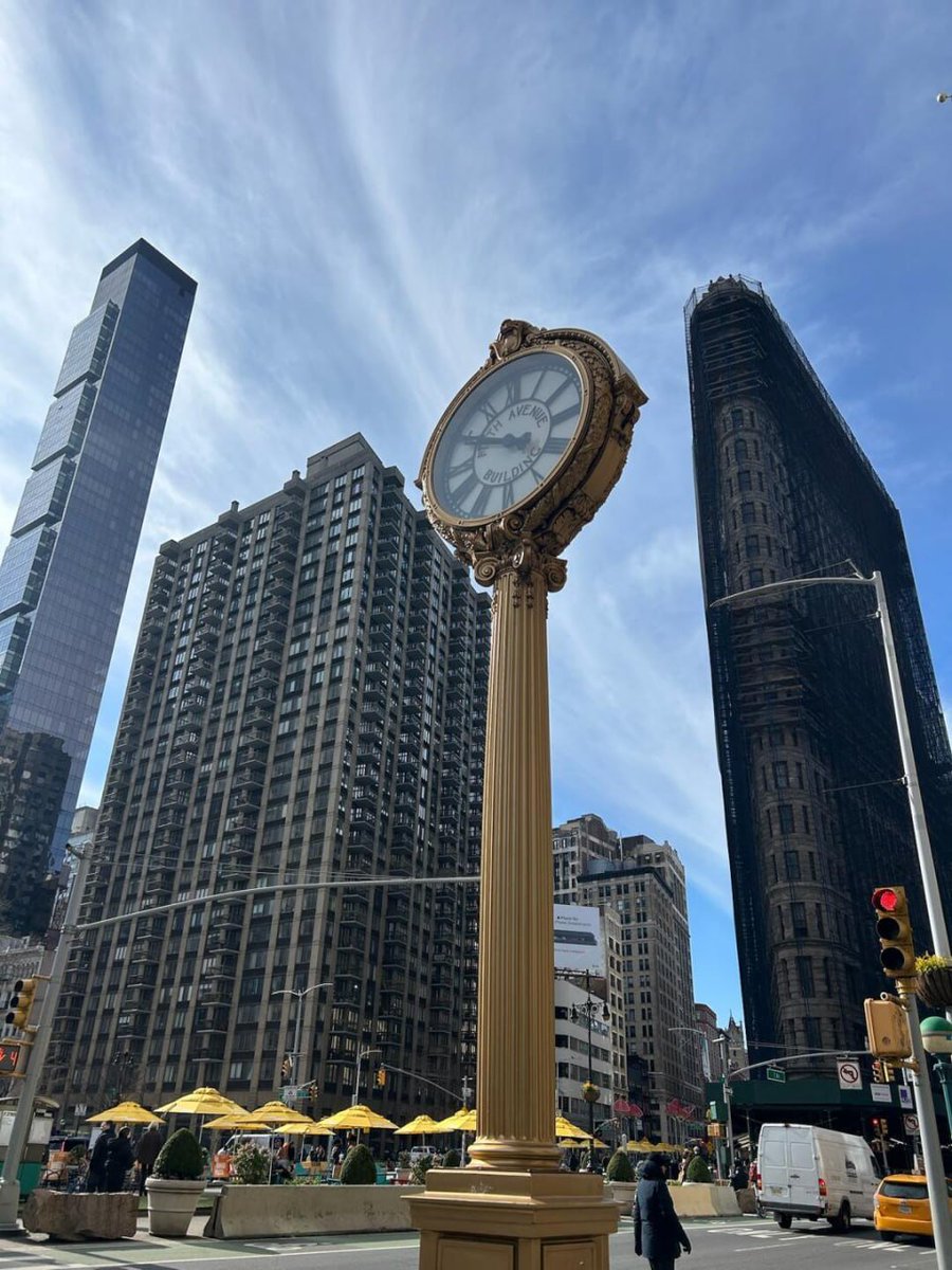 madamekatieu's tweet image. The city that never sleeps, and neither do the lights in Times Square! ✨🌃 #NYCExcitement #CoffeeVibe #VibeCity