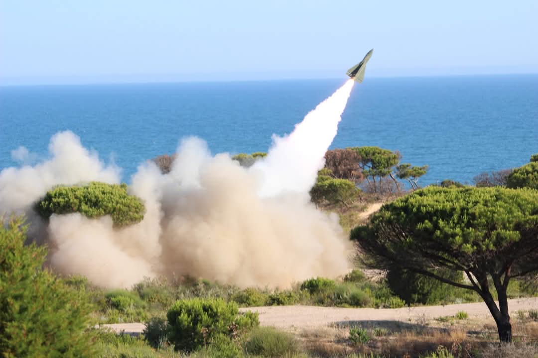 FUTER_ET's tweet image. El Mando de Artillería Antiaérea #MAAA ha verificado con éxito sus capacidades de integración de las Unidades de Defensa Antiaérea #UDAA en los Sistemas de Defensa Aérea tras haber implementado satisfactoriamente las nuevas tecnologías IP.
#SomostuEjercito.