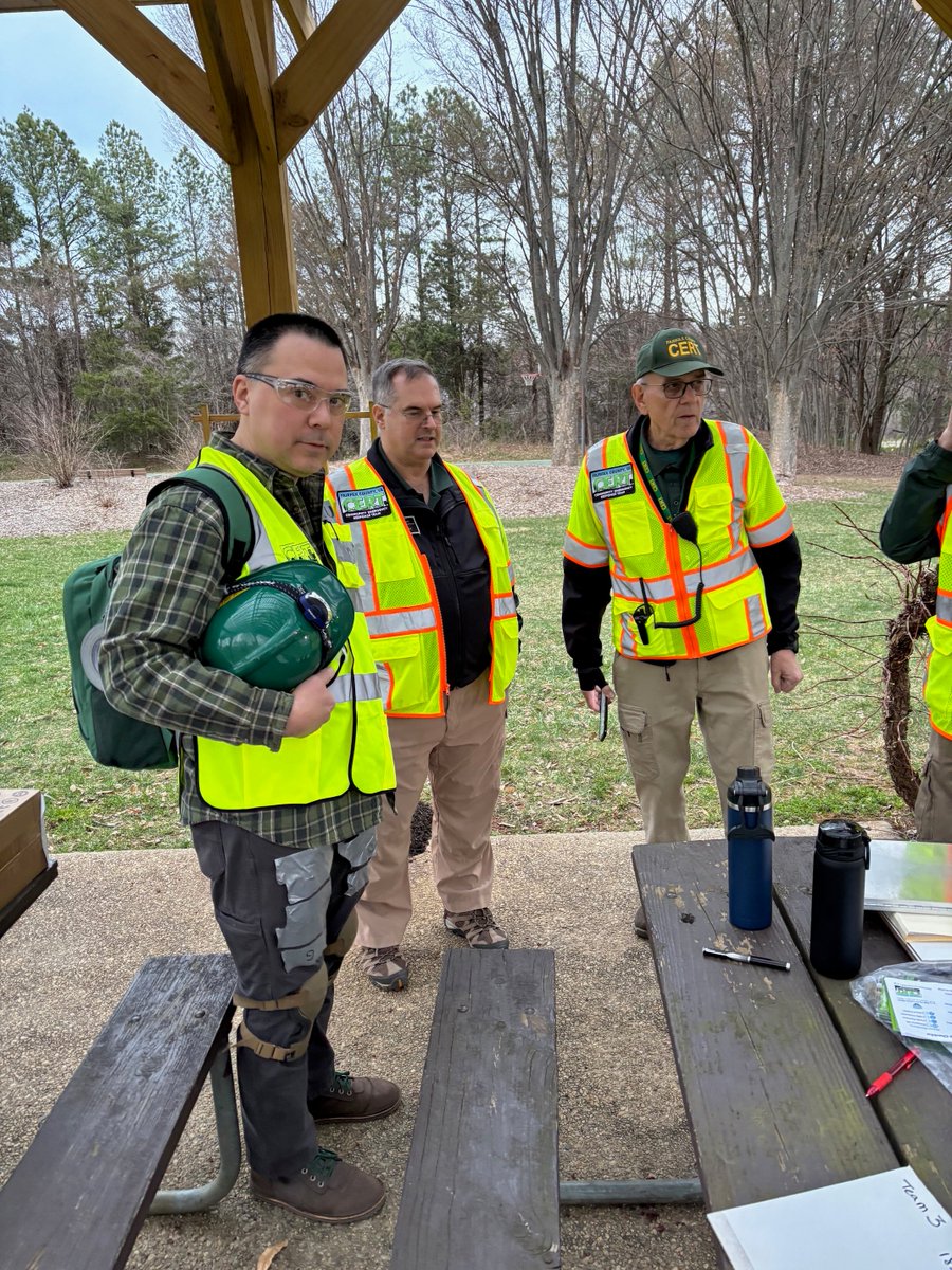 FairfaxCoCERT's tweet image. Photos from Fairfax County CERT&apos;s Battalion 401, Hasty Search Training exercise held on March 25th at Wolftrap Station.

#CERT #TrainingExercise #DisasterPreparedness