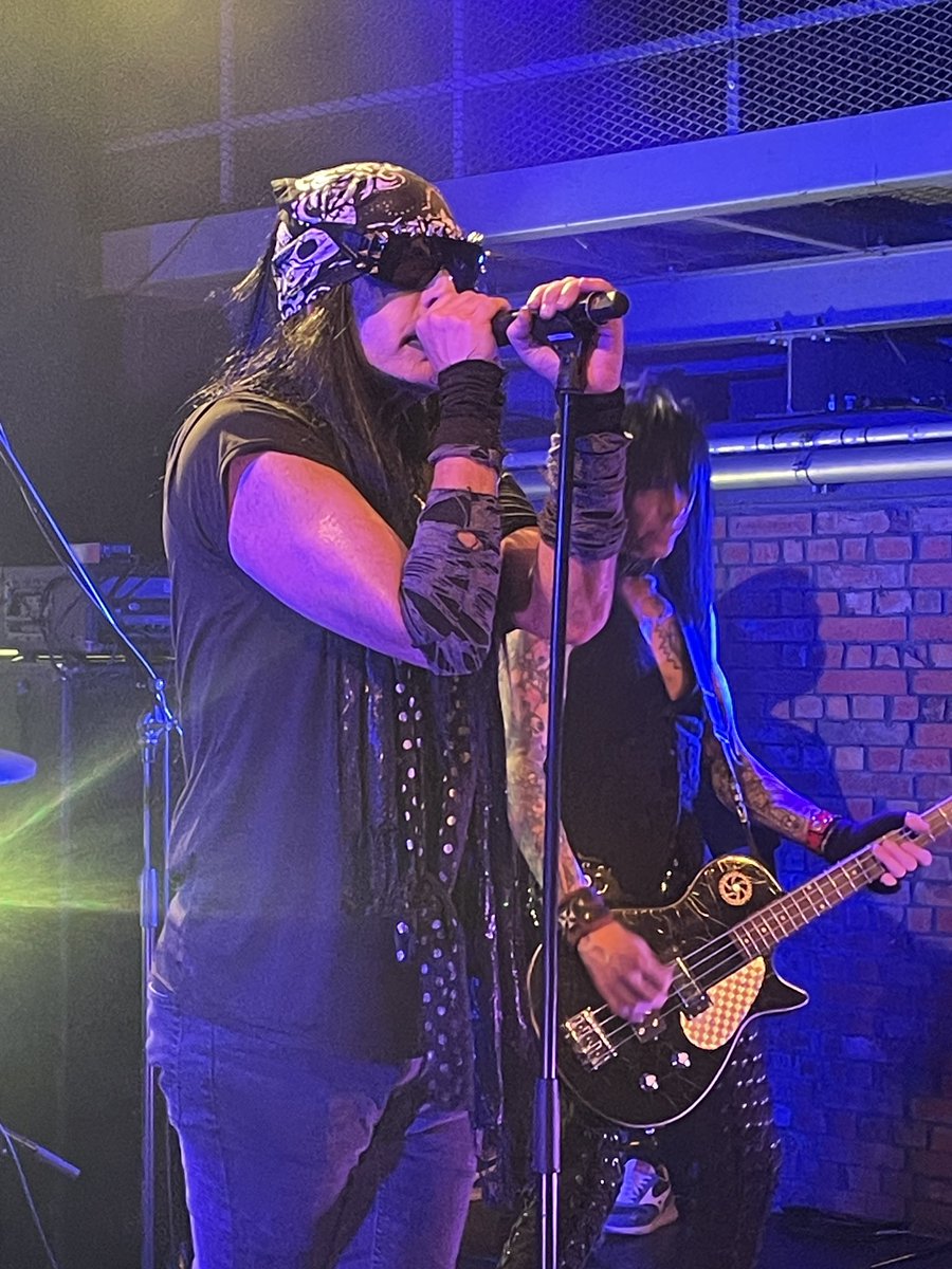 Aeolian__ne's tweet image. 今日もお友達とPretty Boy Floyd観てきました！
しかもスティーブのお誕生日🎉🎉🎉

最高の2日間でした🤘
こんなに楽しい週末がかつてあっただろうか🔥

#PrettyBoyFloyd #PBF #プリボ
#SteveSummers #HBD