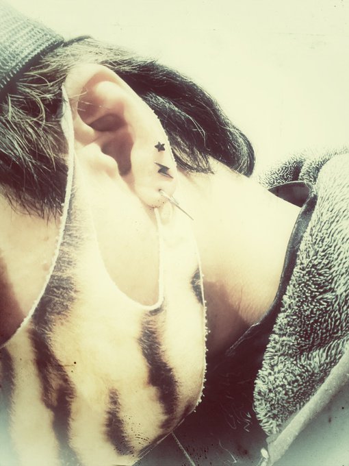 腫れたり流血したりでようやくピアス拡張が安定😮‍💨
ほんでピアスであた🌟ラム⚡️レインボー🌈 