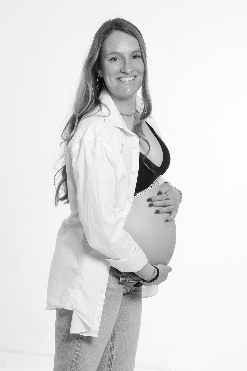 FotoshootNL's tweet photo. Deze zwangerschapsfotoshoot draaide om connectie, liefde en het vastleggen van een nieuw begin.
Bij https://t.co/MyDSmFQScC creëren we niet alleen beelden, we vangen gevoel.
#Zwangerschapsfotoshoot #Koppelfotoshoot #fotoshoot #love https://t.co/rDBQw9HKNx