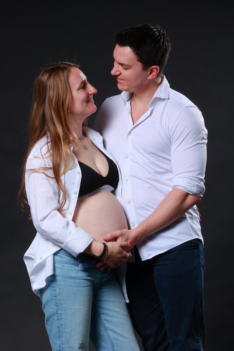FotoshootNL's tweet photo. Deze zwangerschapsfotoshoot draaide om connectie, liefde en het vastleggen van een nieuw begin.
Bij https://t.co/MyDSmFQScC creëren we niet alleen beelden, we vangen gevoel.
#Zwangerschapsfotoshoot #Koppelfotoshoot #fotoshoot #love https://t.co/rDBQw9HKNx