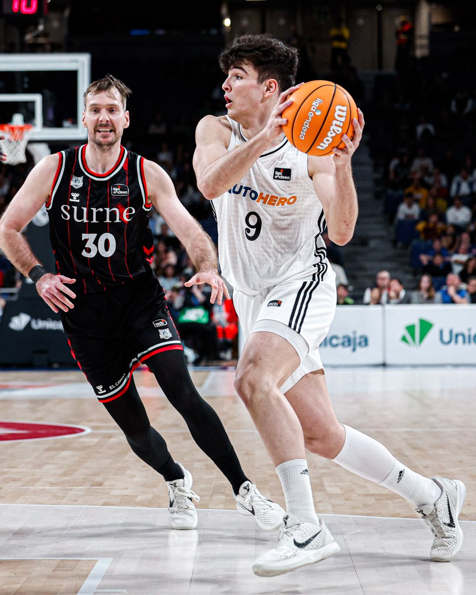⏸️ Fin del primer cuarto.
<a href="/RMBaloncesto/">Real Madrid Basket</a> 22 - 17 <a href="/bilbaobasket/">Surne Bilbao Basket 😎</a>