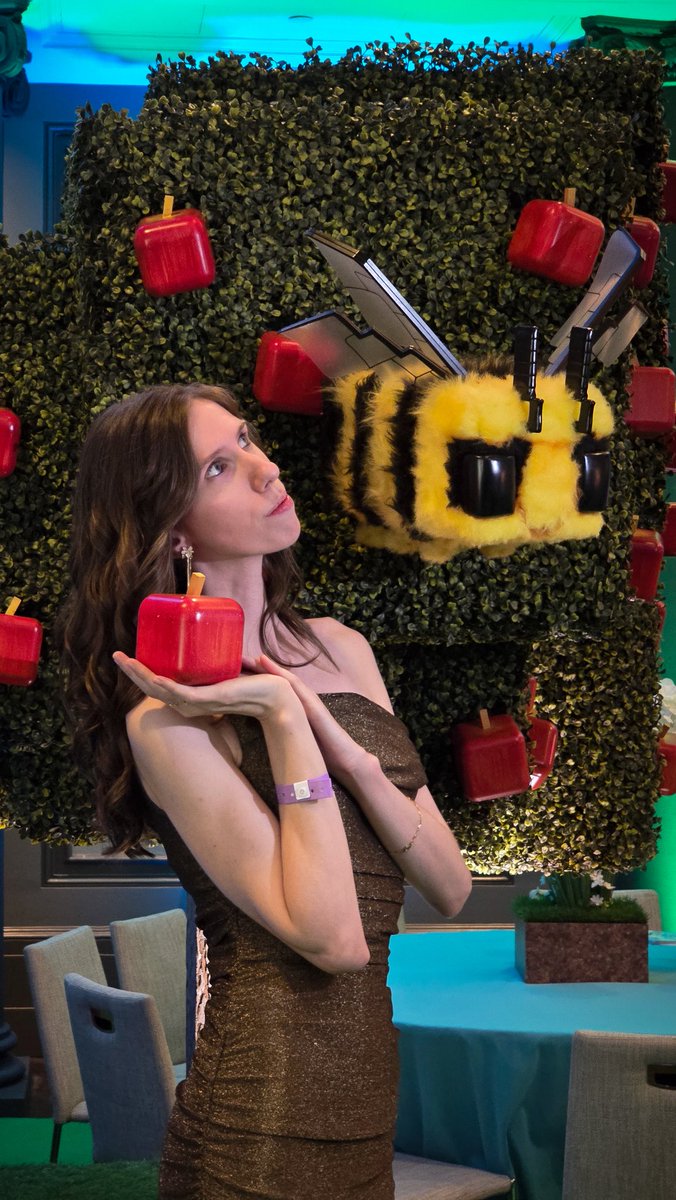 PearlescentMoon's tweet image. I&apos;m ready for A Minecraft Movie Premiere! #MicrosoftPartner