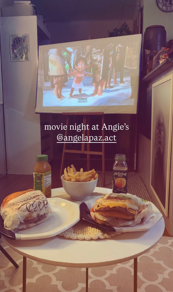 ProjetoLua's tweet image. Lua via seu Instagram stories! 🥰📲