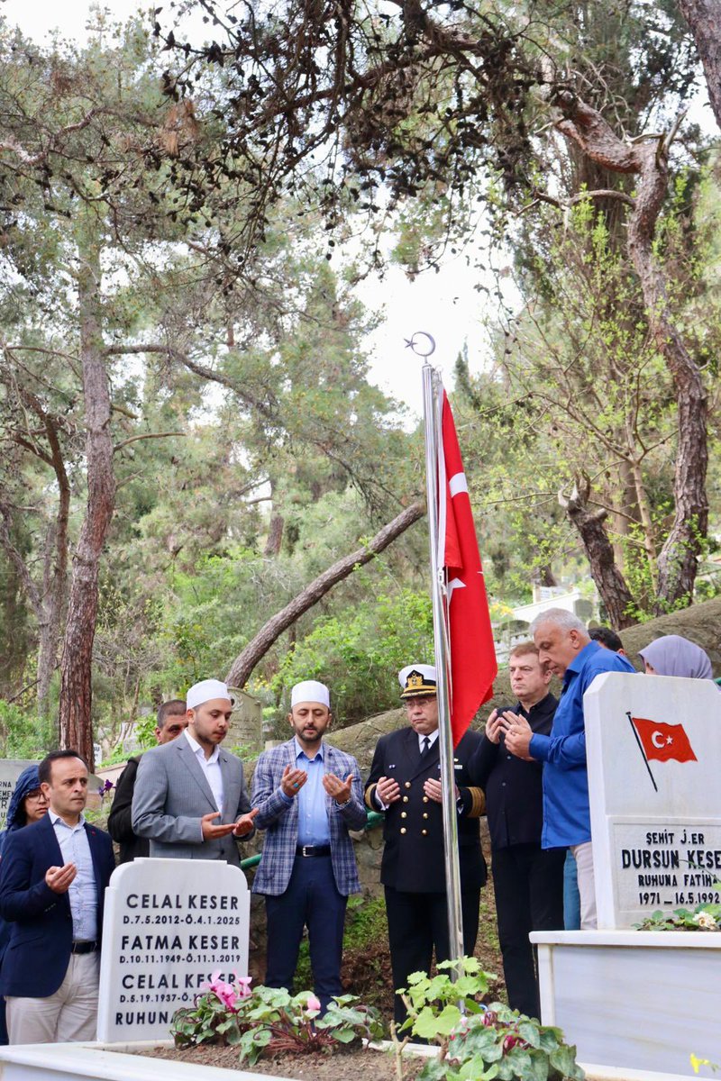 Kaymakamımız Abdurrahman İNAN beraberinde İlçe protokolümüz,  Ramazan Bayramı münasebetiyle, Şehidimiz Dursun KESER’in Heybeliada’da bulunan kabrini ziyaret ettiler.