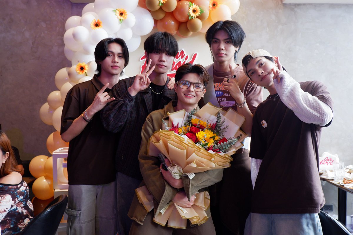 TeamThadOFC's tweet photo. We would like to thank everyone who joined us today to celebrate THAD’s special day 🐻‍❄️🌻 

See you again SUNE, Thaddybears &amp; NewDAYs! ♥️

THADmazing MEMORIES AT 22
#OurPolaroidLoveTHAD
#HappyThadDay #THADiariesCH22
#NEWID_THAD #New_ID
@official_newID https://t.co/eX6mxPUlQn