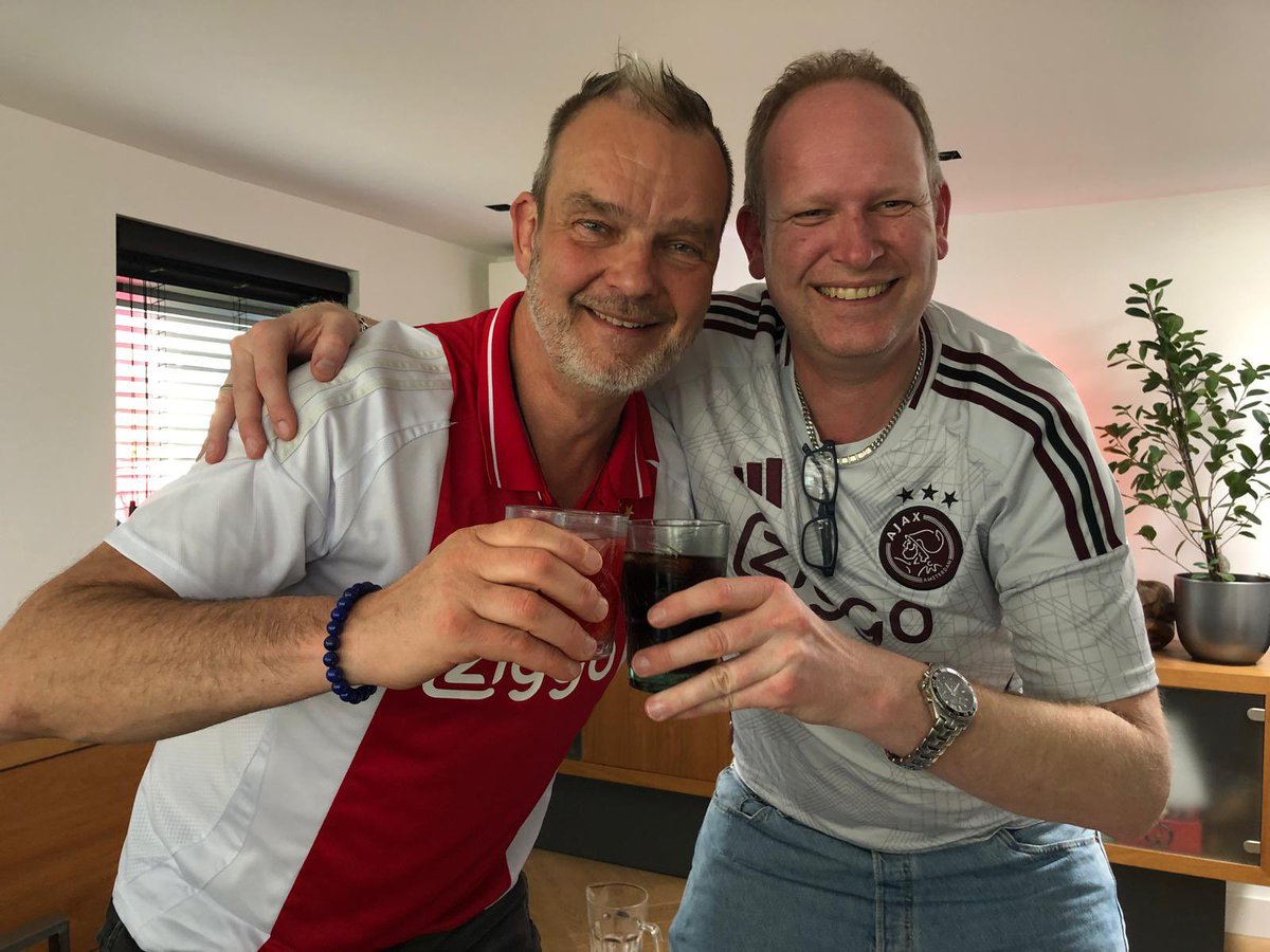 Proost Ajacieden! #WijZijnAjax #9PuntenVoorsprong