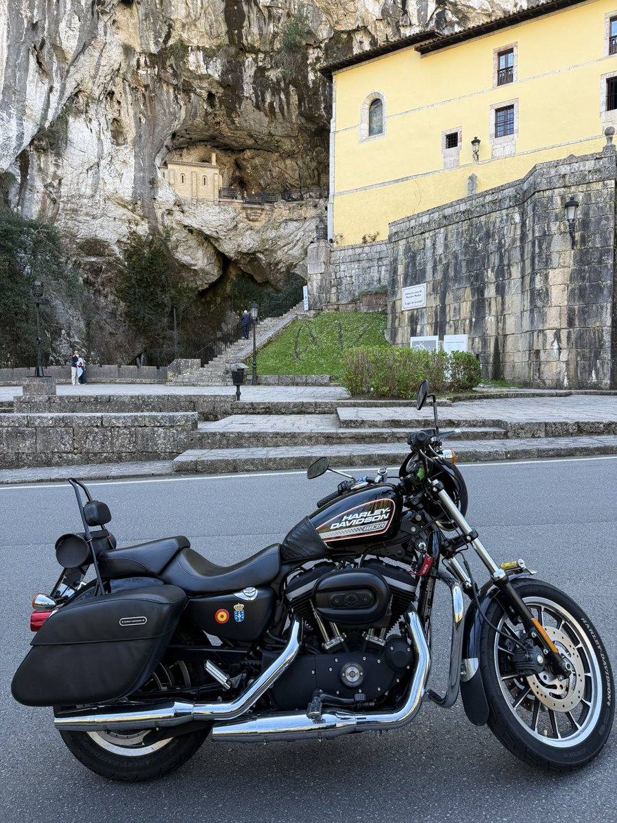 serd1g's tweet image. Tener moto y un día soleado en el norte de España es una bendición.