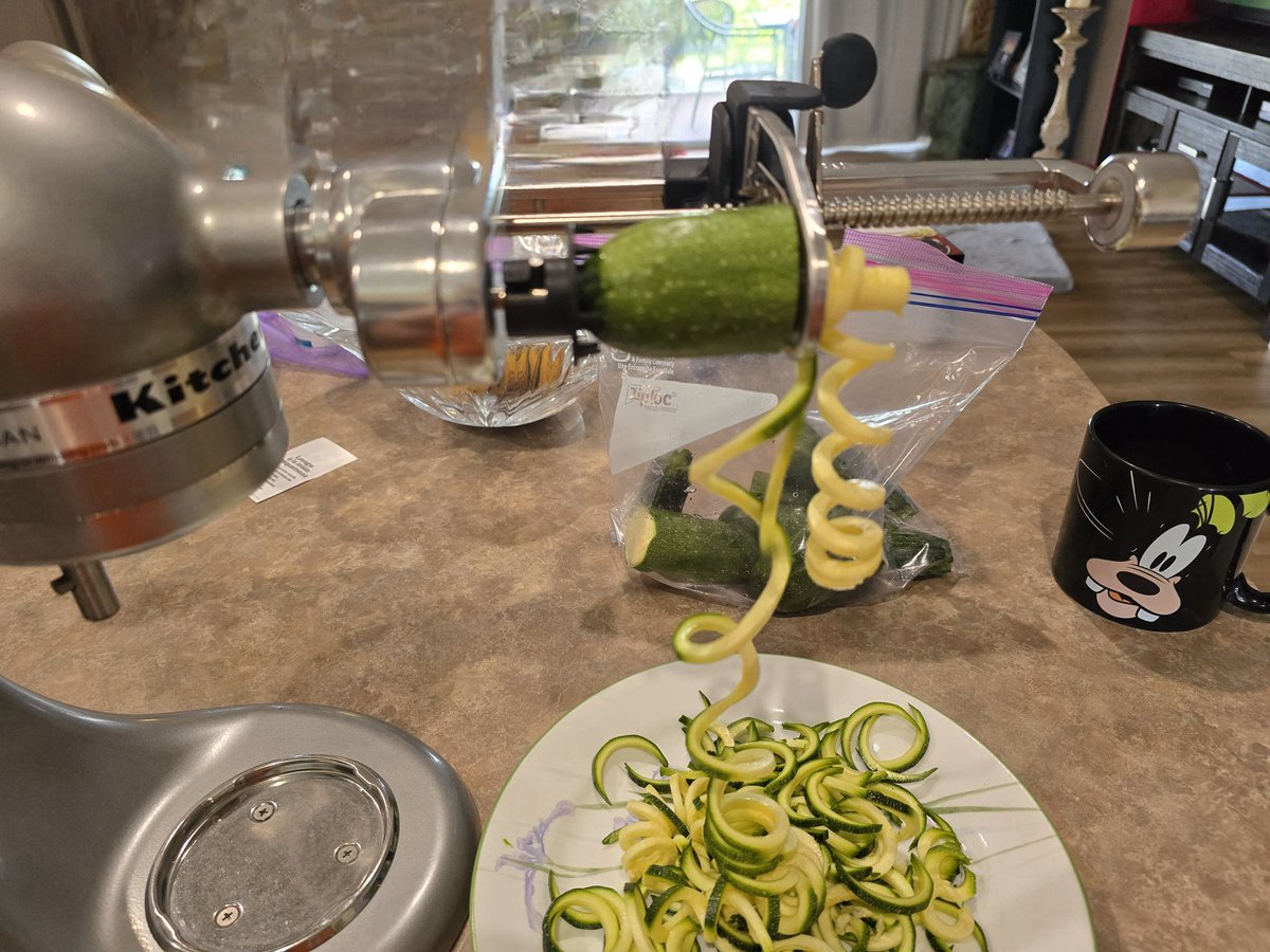 RebeccaAvshalom's tweet image. Sprialized veggies for the first time. #KitchenAid #Zucchini