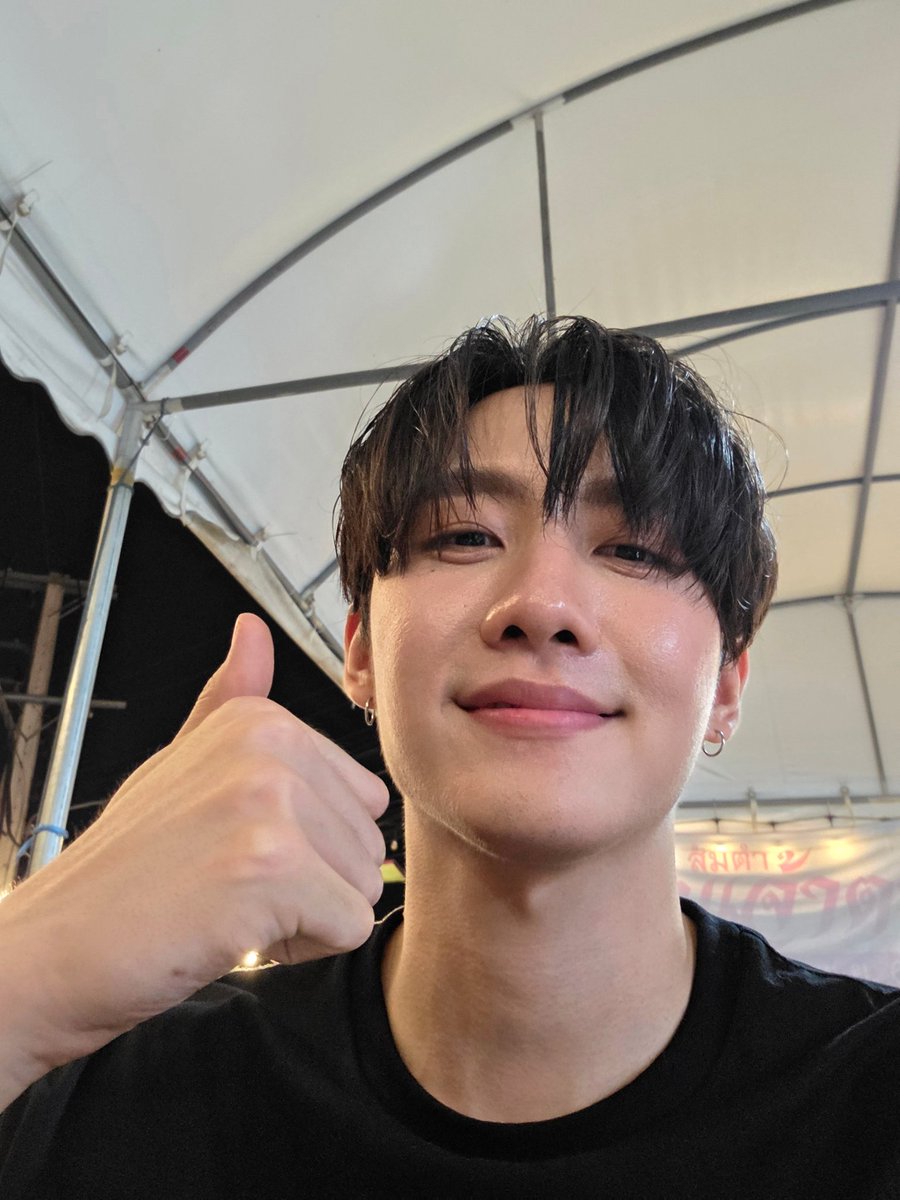 ขอบคุณนะครับที่ทำให้ความทรงจำครั้งแรกมันดีขนาดนี้ ผมจะไม่มีวันลืมครับ 🖤🖤🙏🙏🙏
#MarkSiwatIntothedeepFanParty
#MarkSiwat1stFanParty