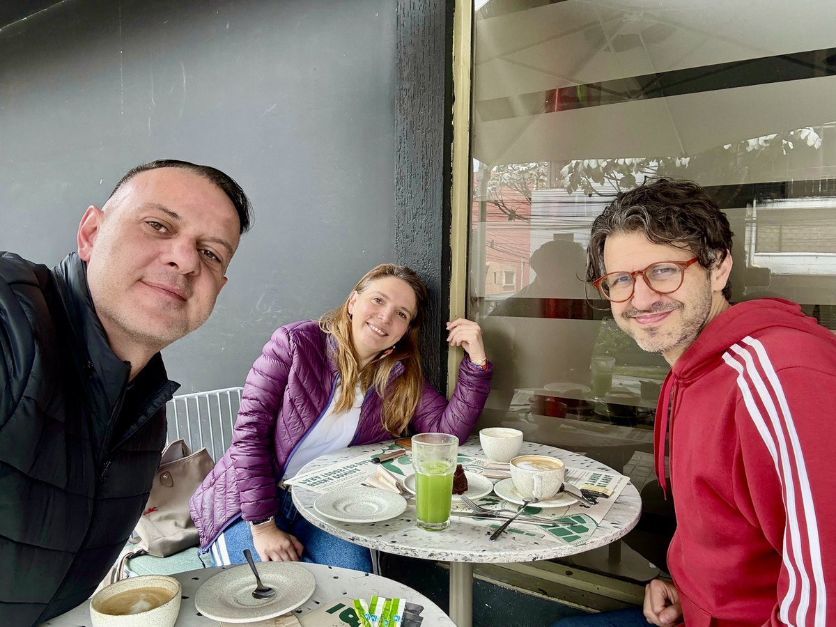 Jerónimo Delgado-Caicedo (@estudiosafrica) on Twitter photo Aquí con el vice <a href="/mauricio181212/">Mauricio Jaramillo Jassir</a> y <a href="/MargaritaCadav9/">Margarita Cadavid</a> planeando la apertura de la embajada en Tuvalu 🇹🇻 Aquí con el vice <a href="/mauricio181212/">Mauricio Jaramillo Jassir</a> y <a href="/MargaritaCadav9/">Margarita Cadavid</a> planeando la apertura de la embajada en Tuvalu 🇹🇻