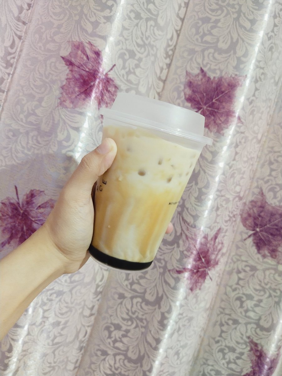 Ngopi sendiri aja aku mah bikin, gak pernah kumpul nongki soalnya... apalagi diajakin, soalnya diriku seorang ibu ibu muda yang udah punya anak. 

Jadi jangan ngarep ada yang ajakin nongki, kecuali yang ajakin suami sendiri