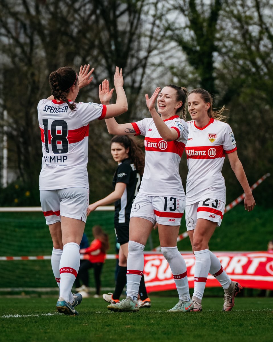 VfB_Frauen's tweet image. Deutlicher Heimsieg gegen Offenbach 💪

Die #VfBFrauen festigen ihren Platz an der Tabellenspitze. Im Heimspiel gegen Kickers Offenbach feiert das Team von Heiko #Gerber einen deutlichen 4:0-Heimsieg, der vor allem im ersten Durchgang hart umkämpft war.

Der Spielbericht: