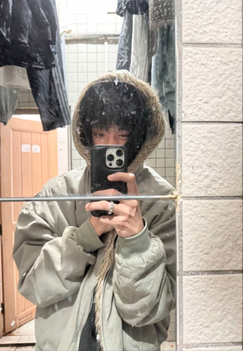 逸f tweet media
