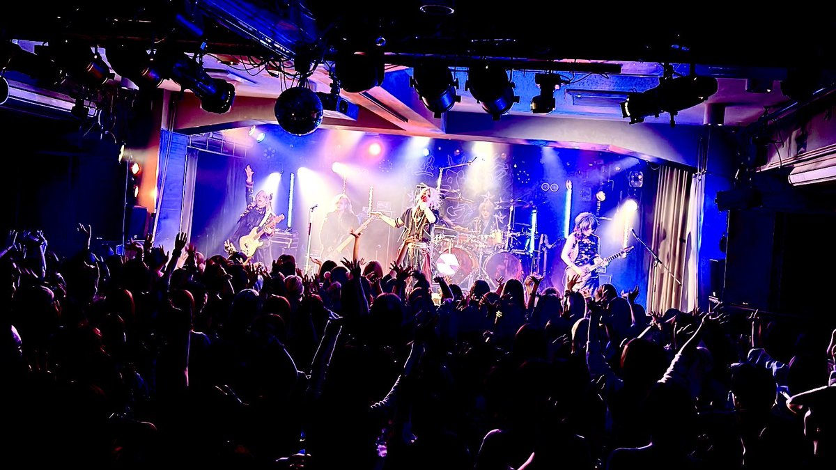 info_d_out's tweet photo. ダウト自作自演18周年記念TOUR'25 「極∀烙」石川公演にご来場頂きありがとうございました！

北陸とは思えないほど凄まじい熱気でステージとフロアが一体となった暑い夜となりました！

この熱を来週まで冷ますことなかれ！
次も最高の一体感を作り上げましょう！

次回は4月5日に高松DIMEにて18周年記念TOUR'25 「極∀烙」高松公演です！
皆様のご来場心よりお待ちしております👹