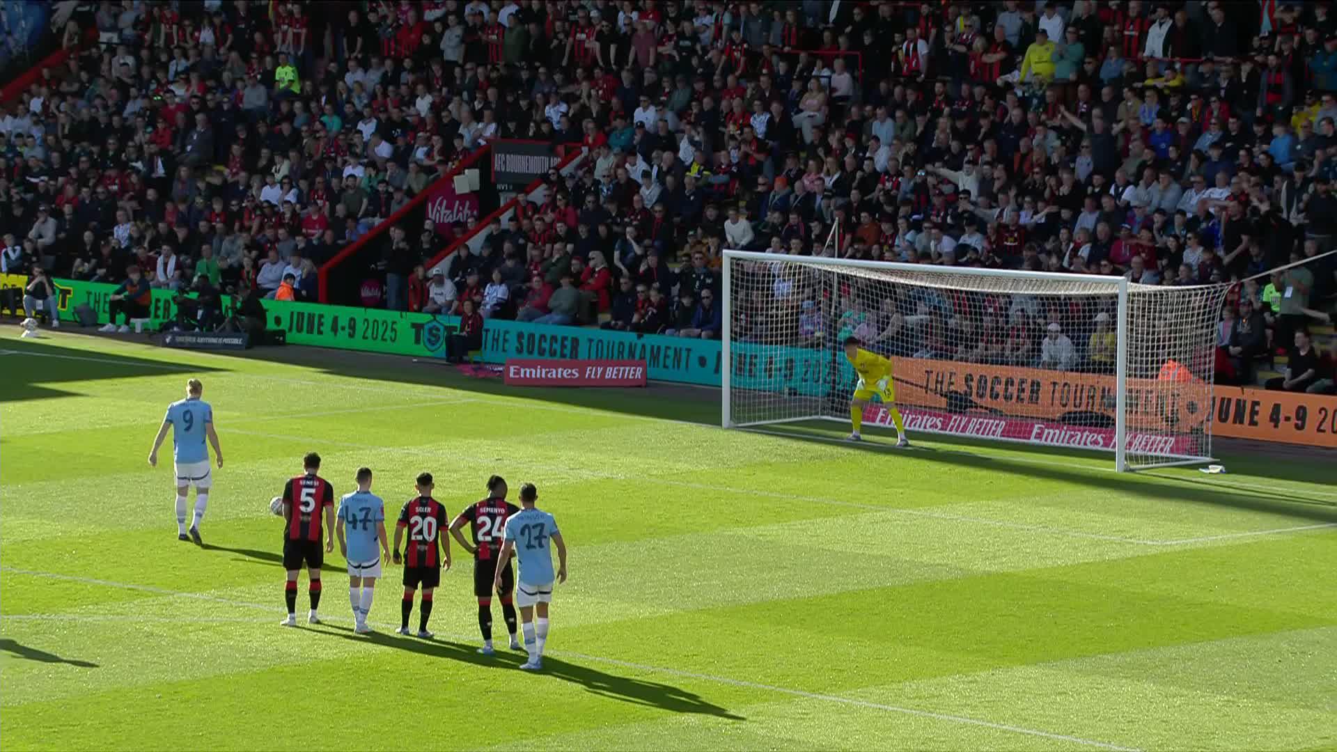 HAALAND MISSES FROM THE SPOT 😮Kepa Arrizabalaga with a huge save for @afcbournemouth 💪Just wait for Noel Gallagher's reaction 😬#EmiratesFACup