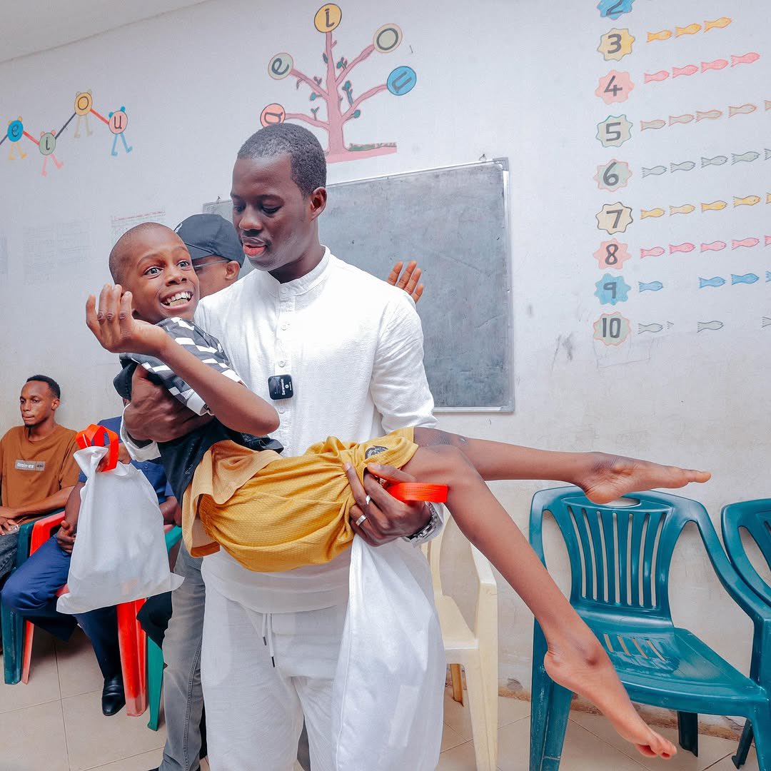 YoungAfricansSC's tweet photo. Uongozi wa Young Africans SC kwa Kushirikiana na @GSMFoundationTz leo umetoa Mkono wa Eid katika kituo cha watoto wenye mahitaji maalumu cha Nazzar  Foundation kilichopo Wazo Dar Es Salaam.

#timuyawananchi #daimambelenyumamwiko https://t.co/6pbAYBSy2z