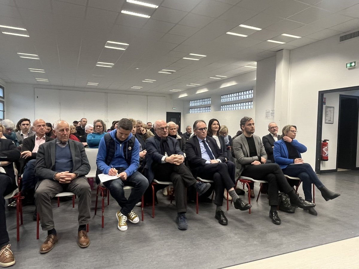 Merci à <a href="/philippejuvin/">🇫🇷 🇪🇺 Pr Philippe Juvin MD PhD</a> à #SaintBrieuc et à #AllianceCotesdArmor en vue des #municipales2026 : la nécessité d'enclencher une véritable décentralisation et le rôle de l’élu local qui sait être innovant 👏<a href="/d_horizons/">Horizons | Côtes d’Armor (22)</a> <a href="/Horizons_SB22/">Horizons Saint-Brieuc</a> <a href="/HorizonsLeParti/">Horizons</a> <a href="/EPhilippe_LH/">Edouard Philippe</a>