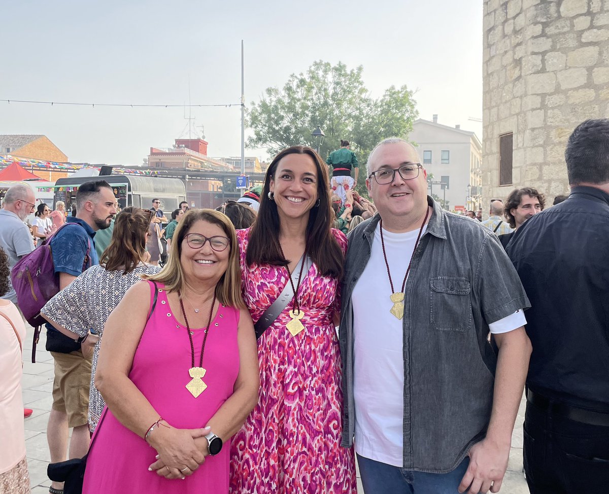 🤟Ens sumem al trend de la IA! Aquí teniu la versió anime de la nostra portaveu <a href="/ElenaVilaGomez/">Elena Vila / ❤️</a> i els regidors <a href="/JoseGallardoSTQ/">José Gallardo</a> .do i <a href="/pgorina1/">Pilar Gorina,</a> el dia del seguici de festa major. 
✨Com els veieu?