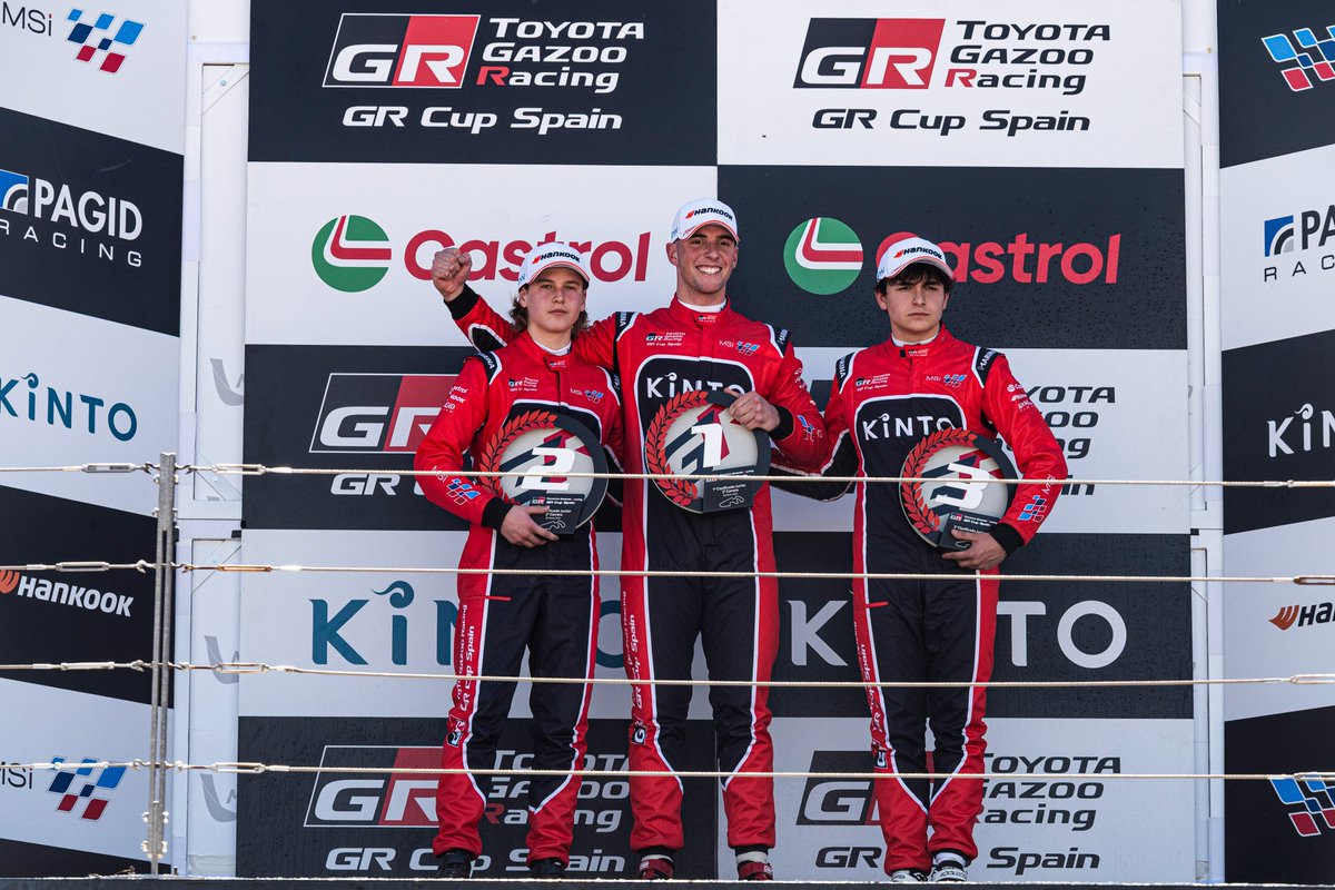 TGR_Spain's tweet image. 🇪🇸 Segundo podio de la #GRCupSpain 2025, con la victoria de Tony Albacete, la regularidad de Marcos de Diego 🥉🥈 y el gran debut de Beitske Visser 👏.

Marco Aguilera mejor piloto júnior en la Carrera 2, con Tomas Pregliasco y Sandro Pérez 🏆.
-
🇬🇧 The second podium of the 2025…
