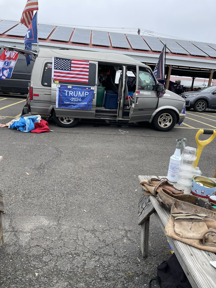 KeithbPa's tweet photo. I spoke to this gentleman at the Columbus Farmers Market in Columbus, New Jersey. I encouraged him to carry voter registration forms at his table to which he said “That’s a great idea!” #RegisterRepublican #NewJersey https://t.co/La7xaVCybW
