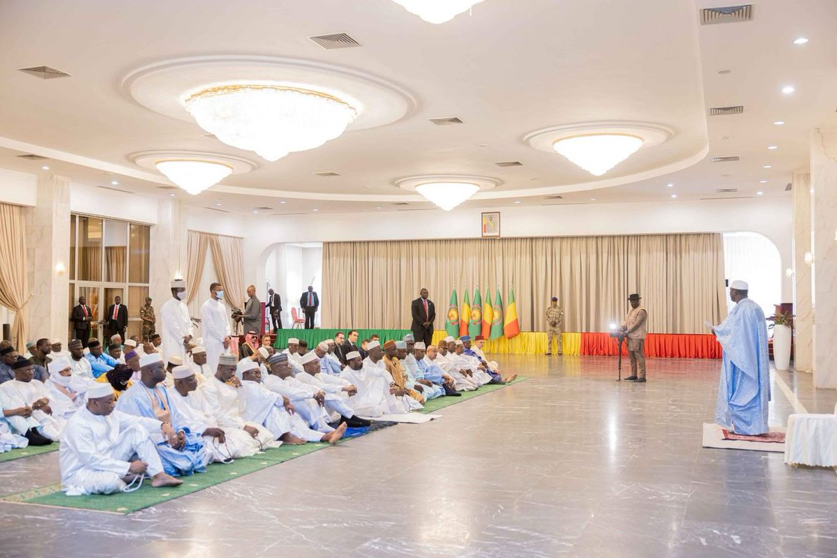 Ce dimanche 30 mars 2025, j’ai pris part à la prière de l’Aïd El Fitr au Palais de Koulouba aux côtés du Président de la Transition, Son Excellence le Général d’Armée Assimi GOÏTA, et des hautes autorités du pays.

En ce jour béni, nous avons prié pour la paix, la stabilité et la