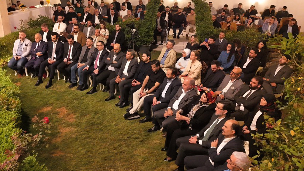 ihmoffical's tweet photo. "ضرورة الحزم في اتخاذ القرارات وتوحيدها، و تجنيب العراق الوقوع في مغامرات سياسية غير محسوبة، والحرص على الوقوف على مسافة واحدة من الجميع، وعدم الانجرار وراء سياسة المحاور.

أبرز ما تحدث به ضيف صالون البيت العراقي، رئيس تحالف قوى الدولة،  السيد عمار الحكيم، 
في الجلسة الختامية لصالون "البيت العرا��ي" بنسخته الخامسة، التي حملت عنوان،
 “مكاشفة.. العراق وصراع التحول في الشرق الأوسط”، 

إدارة الجلسة، الدكتور إدريس جواد.

“The necessity of firmness in decision-making and its unification, avoiding Iraq from falling into uncalculated political adventures, ensuring to stand at an equal distance from all, and not being dragged into the politics of alliances.

The main points discussed by the guest of the Iraqi Home Salon, the head of the State Forces Alliance, Mr. Ammar al-Hakim, in the closing session of the fifth edition of the Iraqi Home Salon, titled, ‘Disclosure… Iraq and the Struggle for Transformation in the Middle East,’ were highlighted.

The session was moderated by Dr. Idris Jawad.”

#IHM #البيت_العراقي
#صالون_البيت_العراقي5