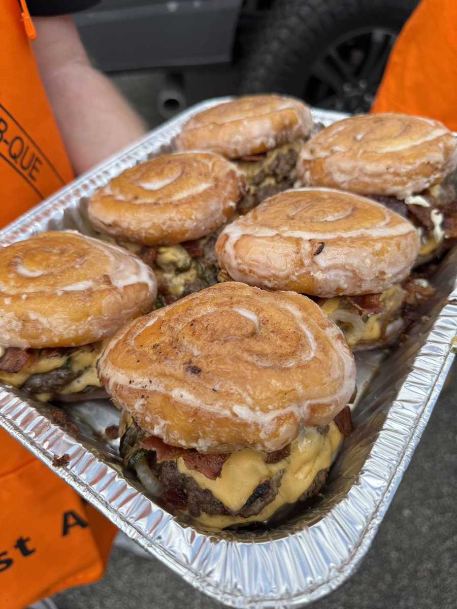 Had a blast cooking the first annual <a href="/rotoq360/">Roto-Q 360</a> Ro-t-o wing and Burger cookoff at The Barbque Store in Hempstead! Huge shout out to <a href="/jdcharcoal/">Jealous Devil</a> for the 🔥🔥🔥, <a href="/ChicksSmoke/">Chicks That Smoke</a> and <a href="/SuckleBusters/">SuckleBusters</a> for the seasonings 🤌, and <a href="/Cambro1/">Cambro Manufacturing</a> for allowing use to keep stuff at temp. We ended up