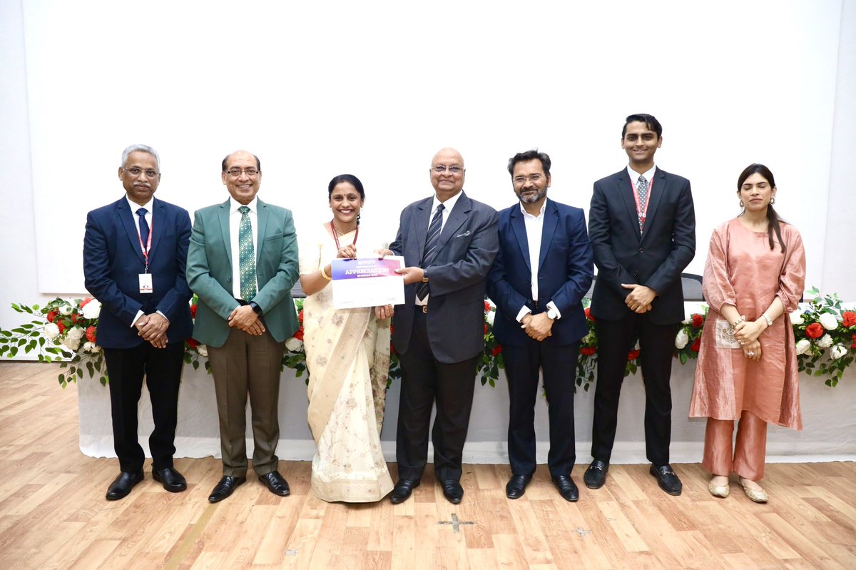 2307_parul's tweet photo. Overwhelmed with joy and pride, as I receive the award for being the Meritorious Faculty of the Year award at Spandan-2025, from my alma mater and my workplace Medicaps University Indore

@Medicaps_Indore 
#ProudMoment 
#FacultyOfTheYear https://t.co/BLzFDi9FBI