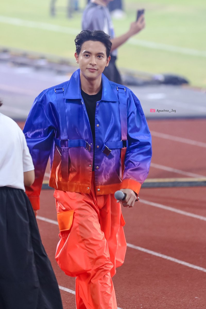 นอกจากเพลงจะจ๊าบแล้ว ชุดที่ใส่ก็ยังจี๊ดด้วย 😉 <a href="/Jirayu_jj/">JAMES JIRAYU</a> 
#jirayu_jj #เจมส์จิ 
 #ช่อง3NewEnergy

[📷#ByApantree]