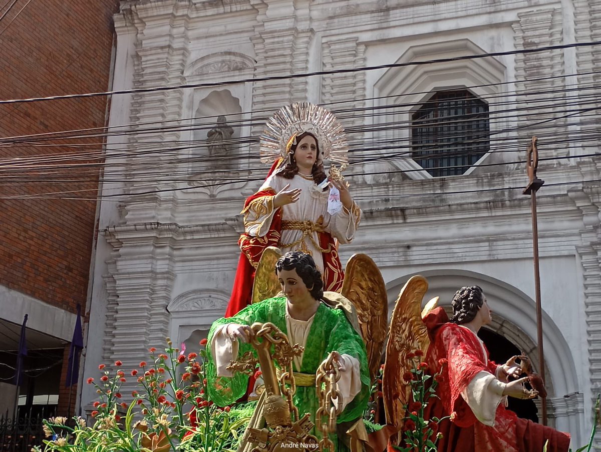 radioestrella's tweet photo. Así se vivió la salida del Cortejo Procesional con la Santísima Virgen De Dolores de la Rectoría San Miguel De Capuchinas. 

📸 André Navas 

#Capuchinas
#RadioEstrella893Fm
#Cuaresma2025 https://t.co/T5v032UUTY