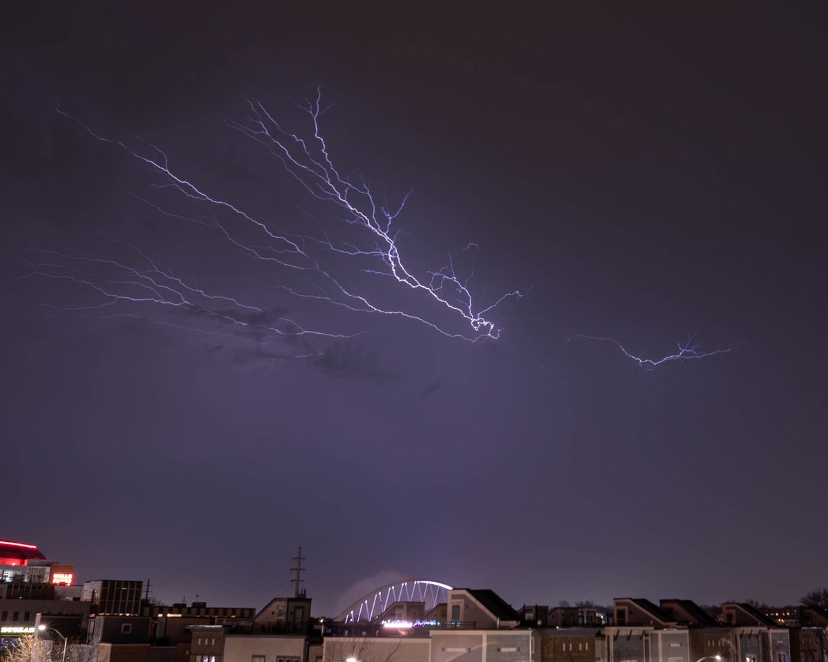 WxCjs's tweet image. a fun storm that rolled into DSM last night #iawx