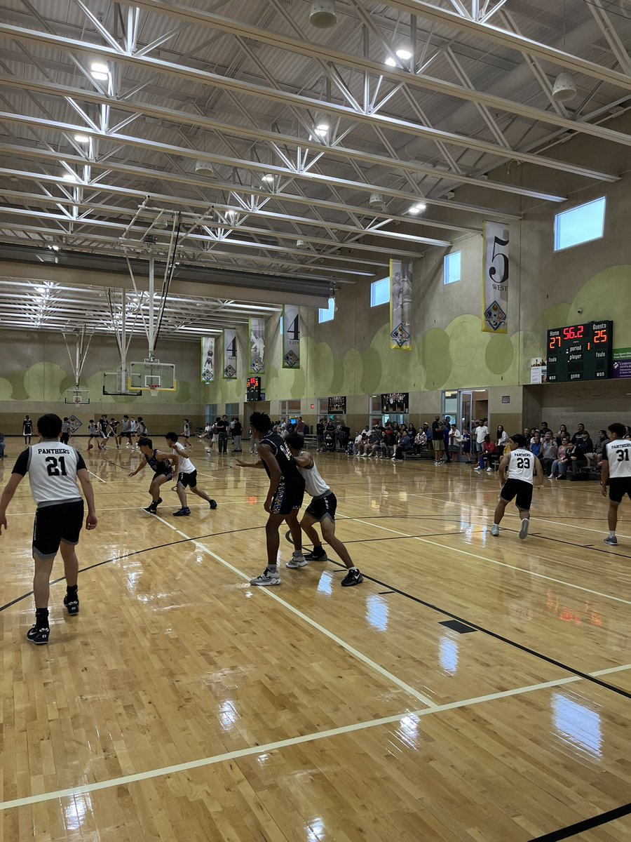 Jewlz💎 (@jewlzonthemic) on Twitter photo 🚨#THELAUNCH🚨
Physical game between <a href="/TexasBadBoys1/">Texas Bad Boys</a> & <a href="/USHS_Bball/">Laredo United South Boys Basketball</a>
Neither team is giving up an edge.
<a href="/AlamoCityHoops1/">Alamo City Hoops</a> #alamocityhoops 🚨#THELAUNCH🚨
Physical game between <a href="/TexasBadBoys1/">Texas Bad Boys</a> & <a href="/USHS_Bball/">Laredo United South Boys Basketball</a>
Neither team is giving up an edge.
<a href="/AlamoCityHoops1/">Alamo City Hoops</a> #alamocityhoops