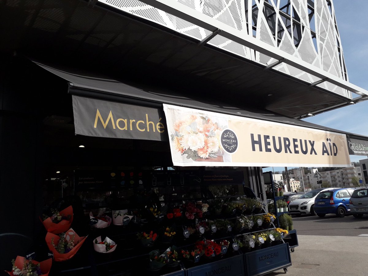 Crys_tel69's tweet photo. @monceaufleurs Au cas où vs ne seriez pas au courant ici c'est la France! C'est aussi le Carême pr les catholiques ➡️ 17 Avril! Ce serait + logique de souhaiter 1 joyeux Carême! Sinon la religion se vit ds l'intimité pas ds les lieux publics! #Patriotes #laïcité #Lyon https://t.co/Qhgg8hX3Ty