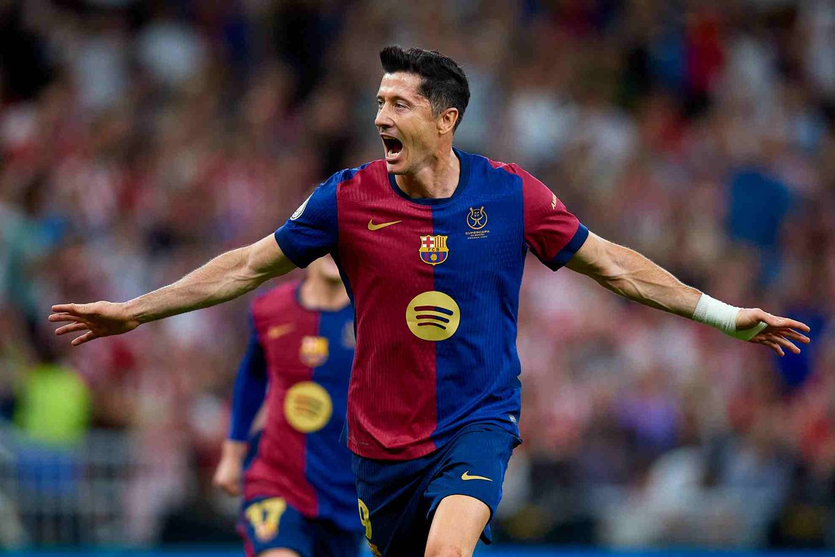 Barรงa Universal (@barcauniversal) on Twitter photo ๐จ BREAKING: Lewandowski is the first player from Europe's top 5 leagues to reach 40 goals in all competitions this season for club and country. ๐จ BREAKING: Lewandowski is the first player from Europe's top 5 leagues to reach 40 goals in all competitions this season for club and country.