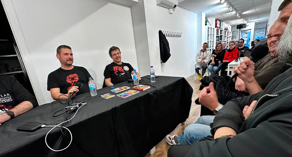 Alfonso M. González 🔜 Eldritch Albion (@alfonsryo) on Twitter photo ¡Éxito ayer! Gracias a todos los que os pasasteis por la presentación de mis libros. Tarde interesante, dos horas de charla donde participasteis, ¡creo que quedó de lo más entretenido!
Arigato especial: Fernando y Jordi de <a href="/sinaudiencia/">Sinaudiencia.com</a>
Store oficial: tinyurl.com/yeysr6mn ¡Éxito ayer! Gracias a todos los que os pasasteis por la presentación de mis libros. Tarde interesante, dos horas de charla donde participasteis, ¡creo que quedó de lo más entretenido!
Arigato especial: Fernando y Jordi de <a href="/sinaudiencia/">Sinaudiencia.com</a>
Store oficial: tinyurl.com/yeysr6mn