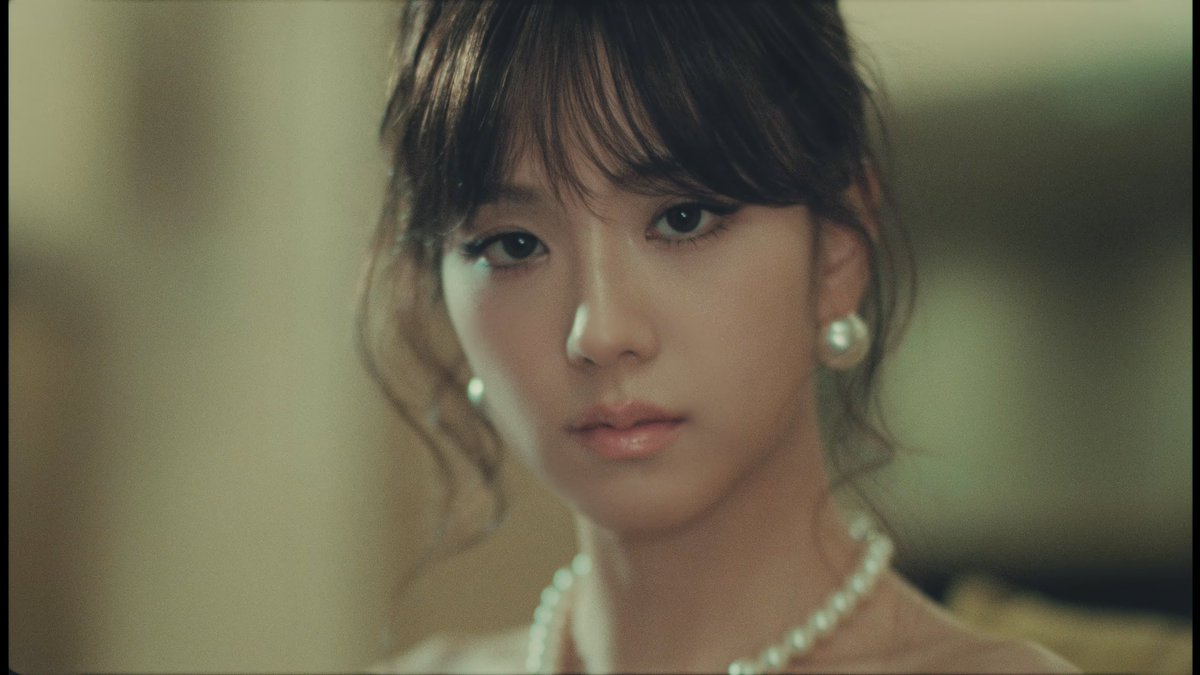 MaverickJackYT's tweet photo. 💙2 yrs ago, JISOO dropped ‘Flower’ and owned our souls! Solo debut hit hard—still blasting it. Queen’s legacy keeps blooming. Hit like for this queen! @BLACKPINK
 #JISOO #Flower2Years #KPopGem #JisooDay https://t.co/WaXN2M2QfN