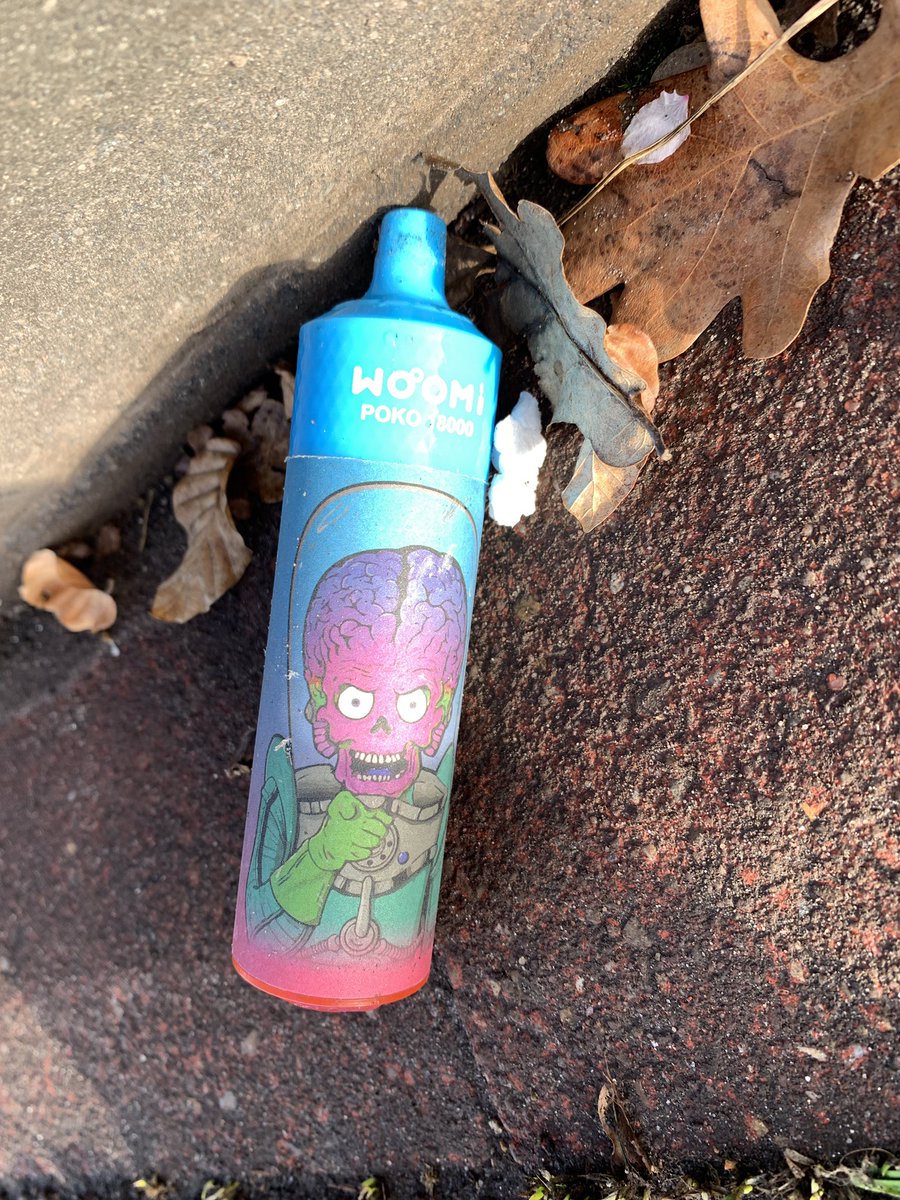 Sunday … no #sucksack yet. 
But more <a href="/RedBullLitter/">Red Bull Litter</a> already. 
A #vapepen is there too …