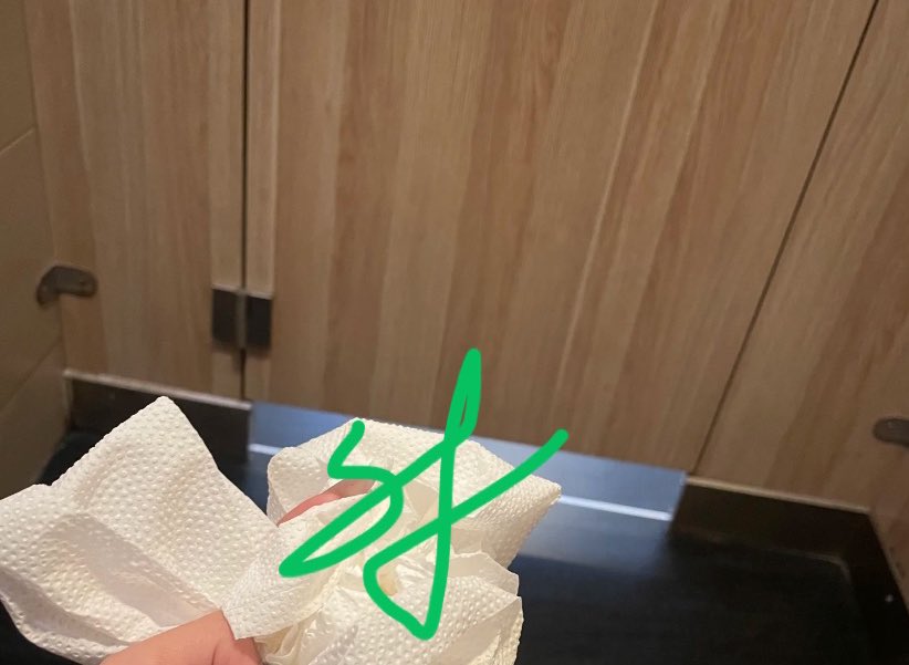 宿舍厕所冲水开关总是不灵敏了
这个时候要有个厕奴就好了，省的冲水，拉完直接走。
#黄金圣水 #原味袜子 #原味内裤 https://t.co/kmyyT8U4WY
