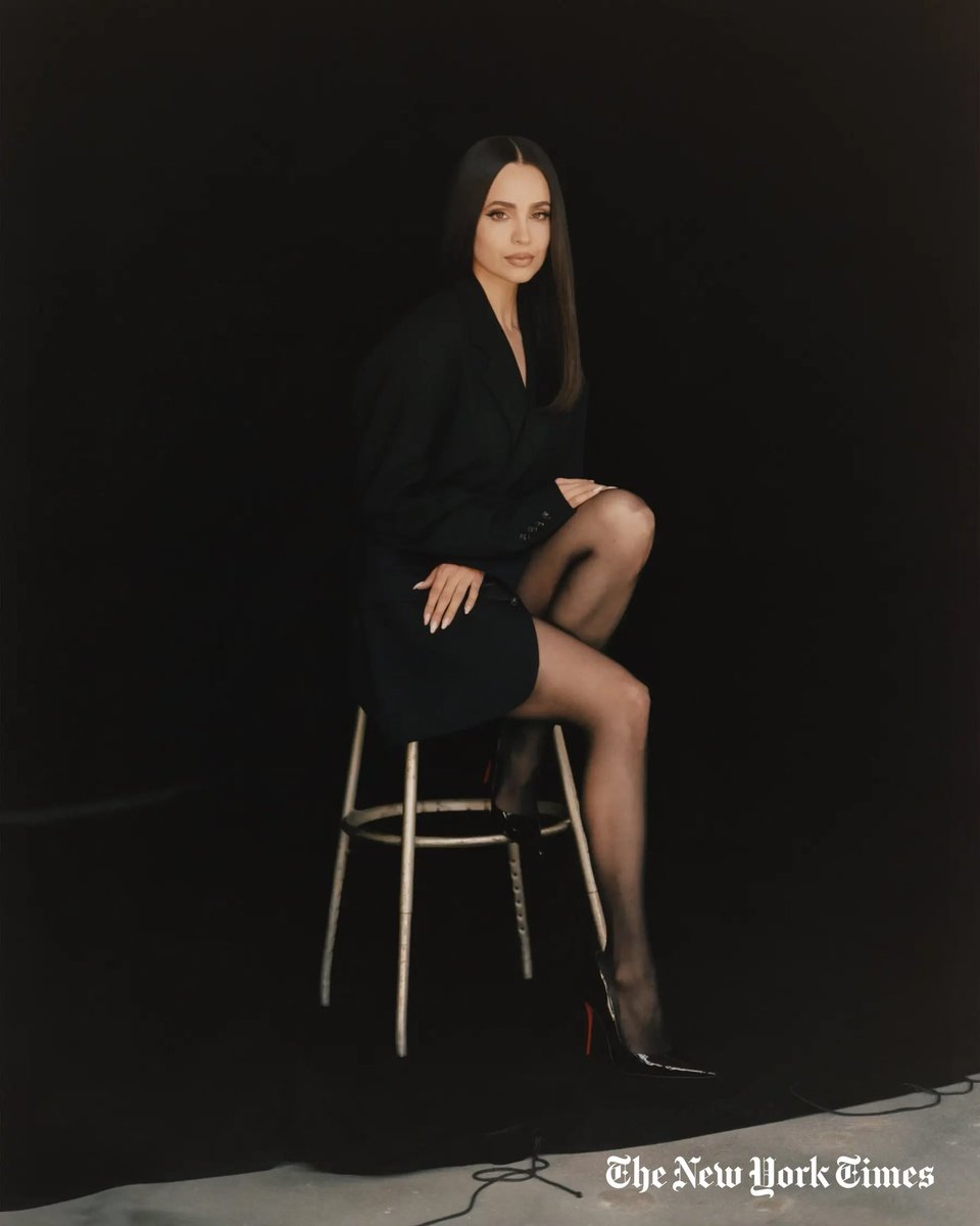 SofiaCarson's tweet photo. 🖤 @nytimes 🖤

https://t.co/0VIAJkLyw5 https://t.co/cfdZqxUcrN