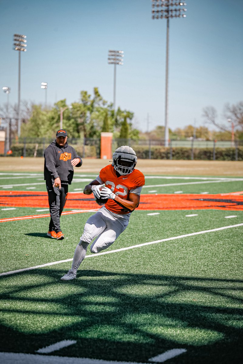 CJ Williams (@iamthtkidjay) on Twitter photo This spring and the fall I will be playing for <a href="/Red_Raven_FB/">Coffeyville Football</a> and I will be graduating in the fall. Class 2023 D1 Bounce back RB/5’10 200lbs
#LLJayo 🖤
#Forever20 🤞🏾 This spring and the fall I will be playing for <a href="/Red_Raven_FB/">Coffeyville Football</a> and I will be graduating in the fall. Class 2023 D1 Bounce back RB/5’10 200lbs
#LLJayo 🖤
#Forever20 🤞🏾
